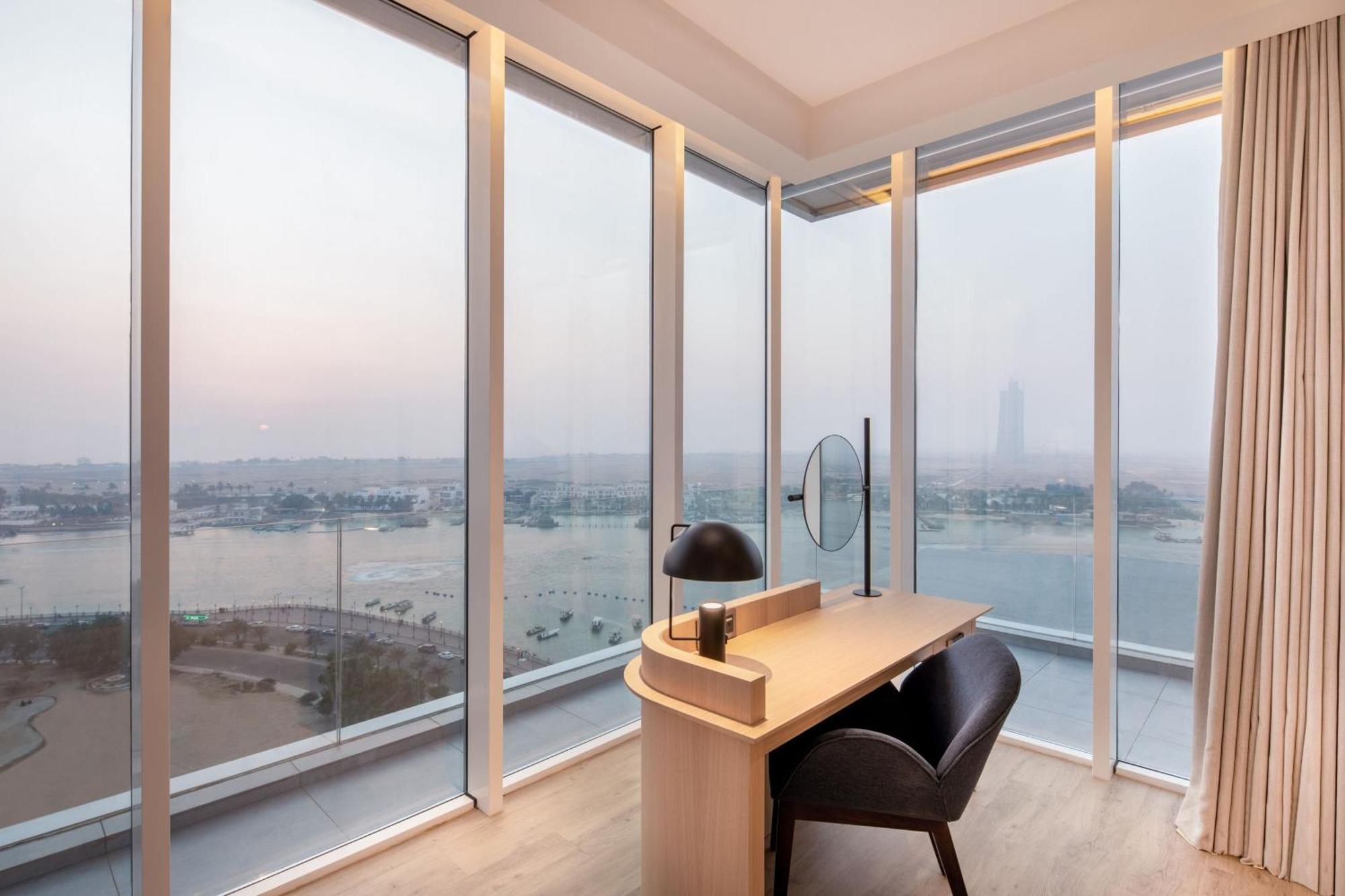 Hotel Four Points By Sheraton Corniche 4*