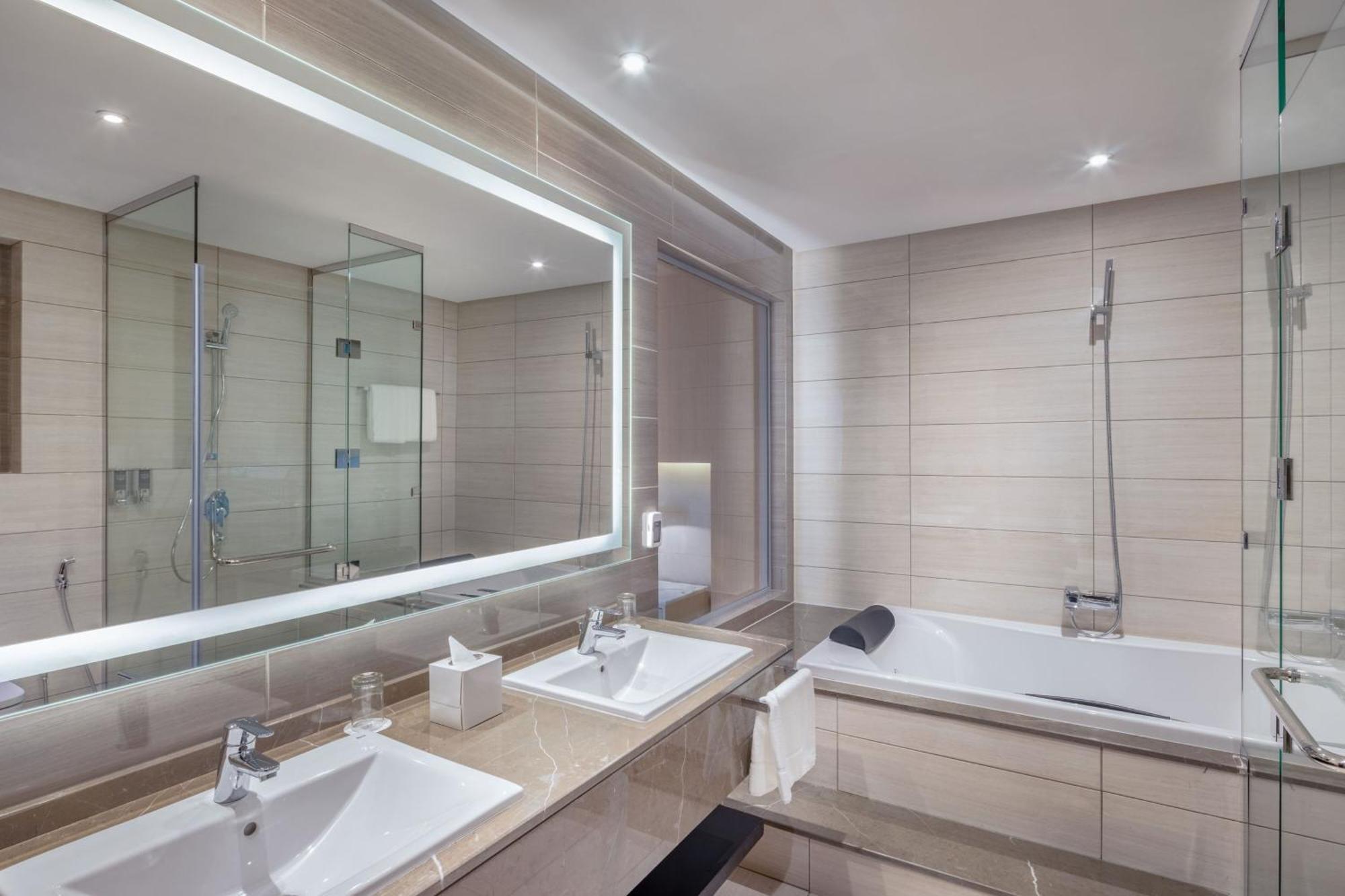 Hotel Four Points By Sheraton Corniche 4*